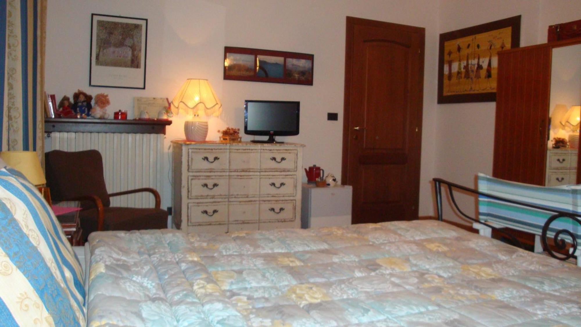Bed and Breakfast Il Melograno Borgo San Dalmazzo Habitación foto